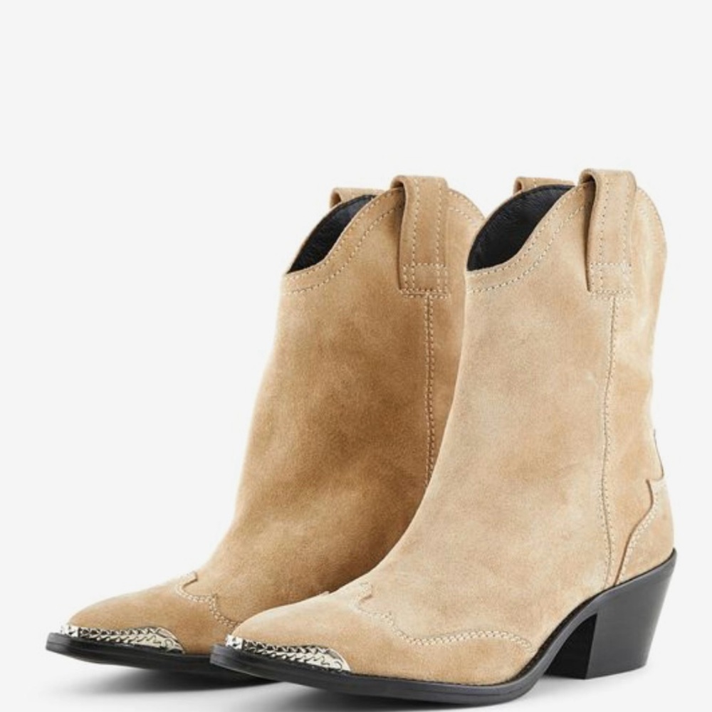 YAS Tan Suede Western Ankle Boots